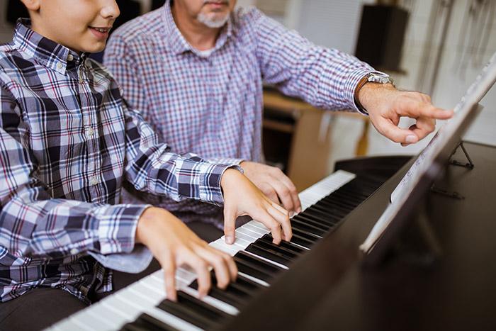 Profesor piano teclado 1